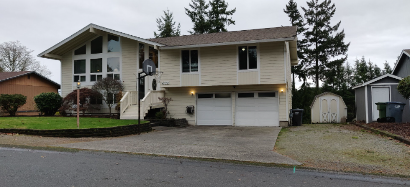 University Place Single Room: 5021 59th Ave Ct W