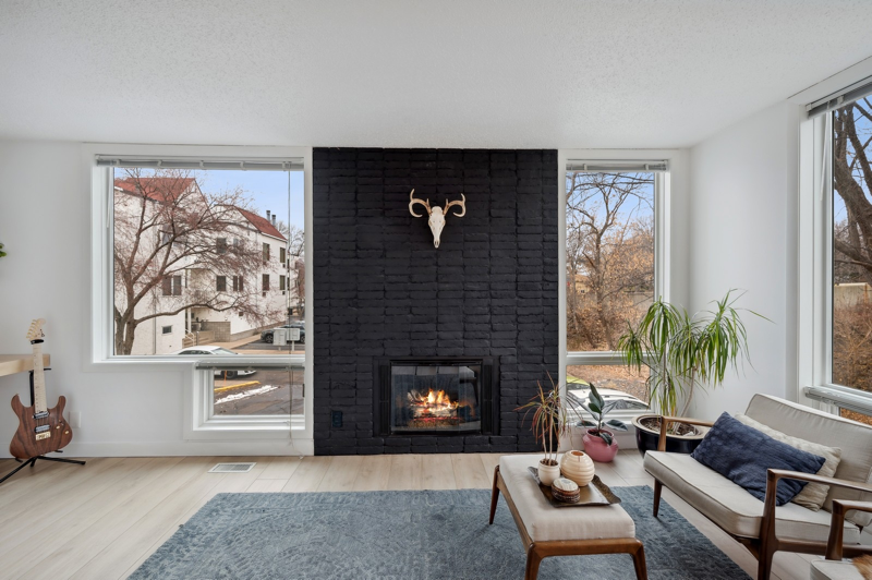 Minneapolis Condo: 3022 Lake Shore Drive