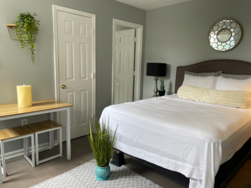 Baltimore Apartment: 1037 W Baltimore Street