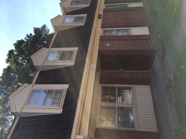 Newport News Townhome: 391 Circuit Ln