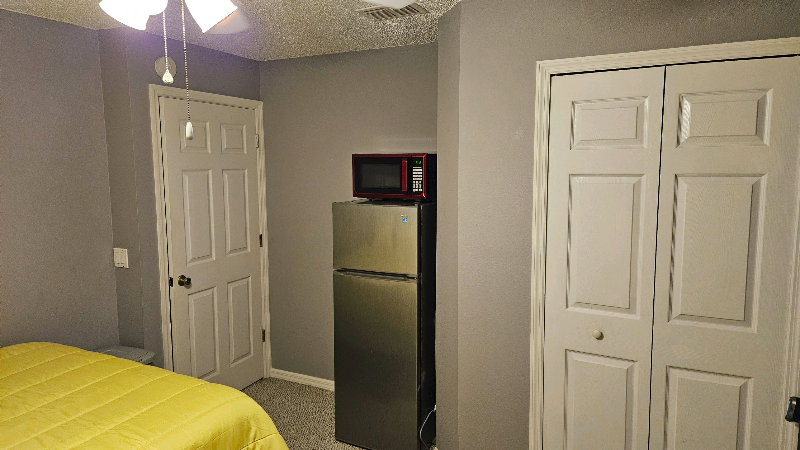 Deltona House: 2885 W Huron Dr.