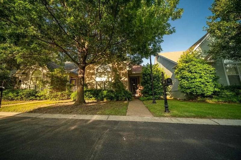 Memphis House: 1364 Harbor Park Dr
