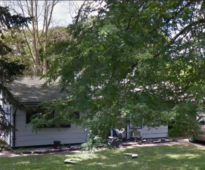 Lansing House: 4102 S Deerfield