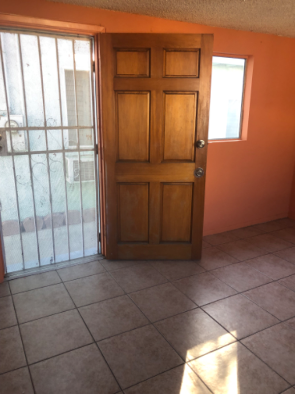Los Angeles Single Room: 1021 south Downey Road