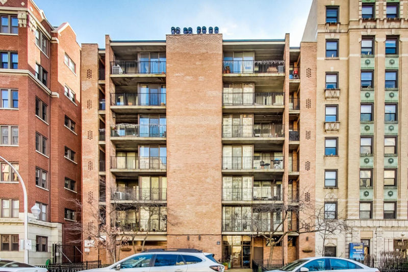 Chicago Condo: 651 W Sheridan Rd