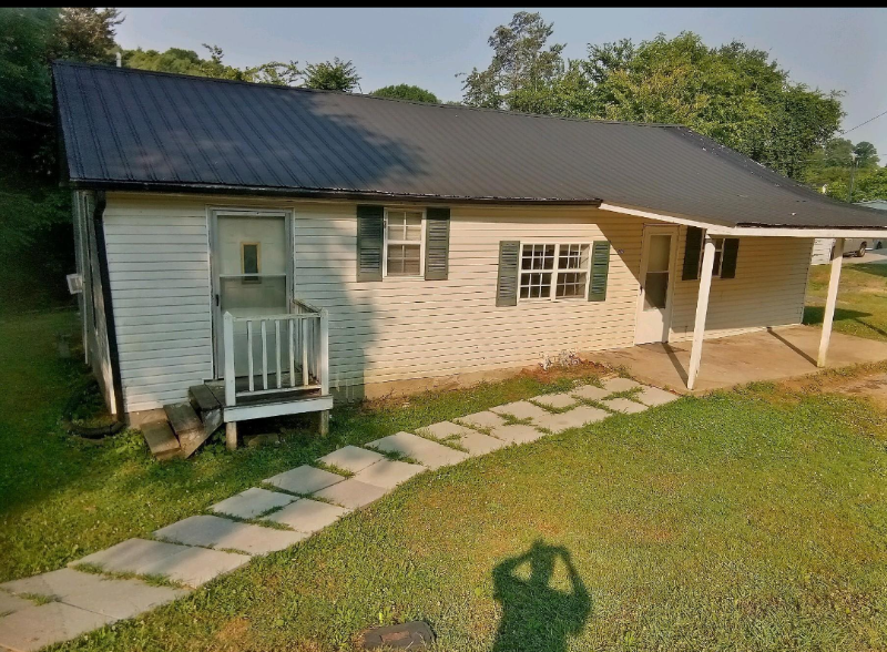 Riddleton House: 605 Dixon Springs Hwy