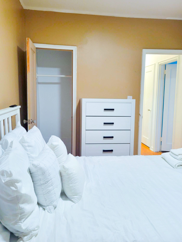 Brooklyn Single Room: 9404 ave B
