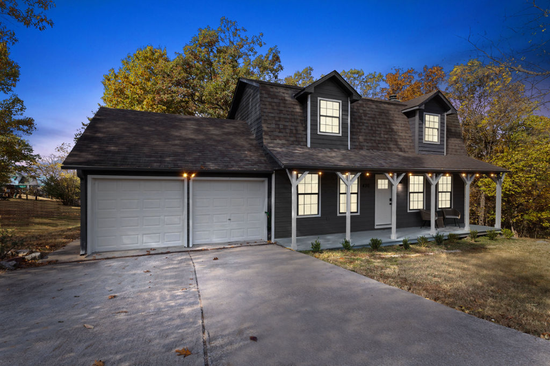 BRANSON House: 430 Lone Pine Rd