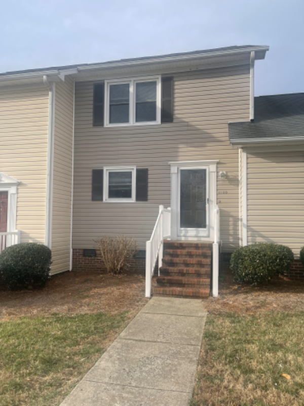 Greensboro Townhome: 1139 Glendale dr