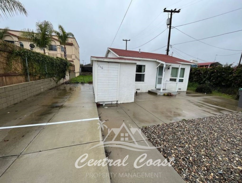 Arroyo Grande House: 116 S Halcyon Rd