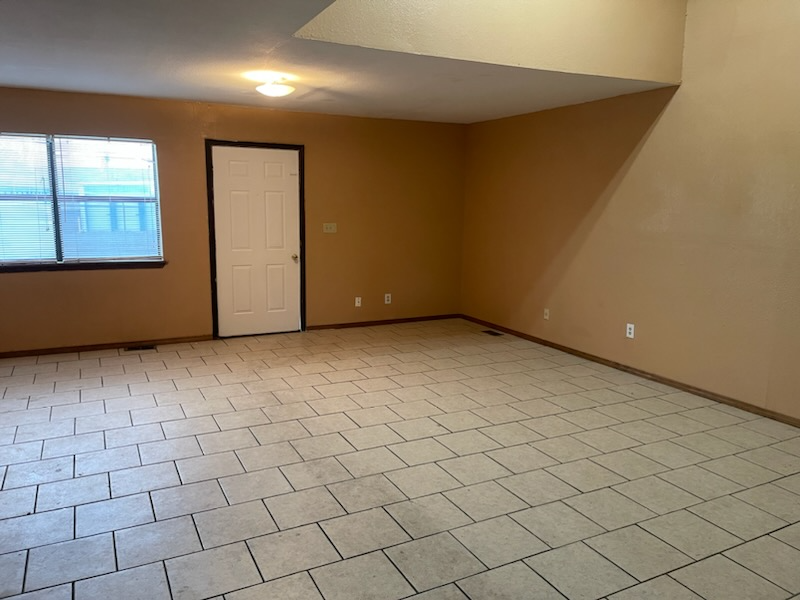 Wilburton Apartment: 902 Cynthia Street