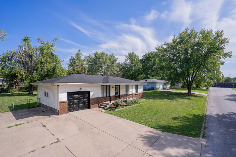 Nixa House: 706 Spruce street