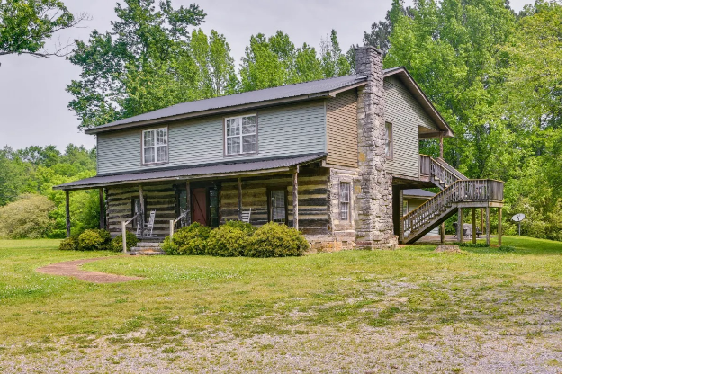 Hollywood House: 5976 County Road 33