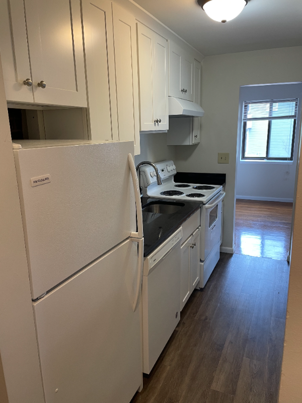 HIngham Apartment: 1 Station St 1-1