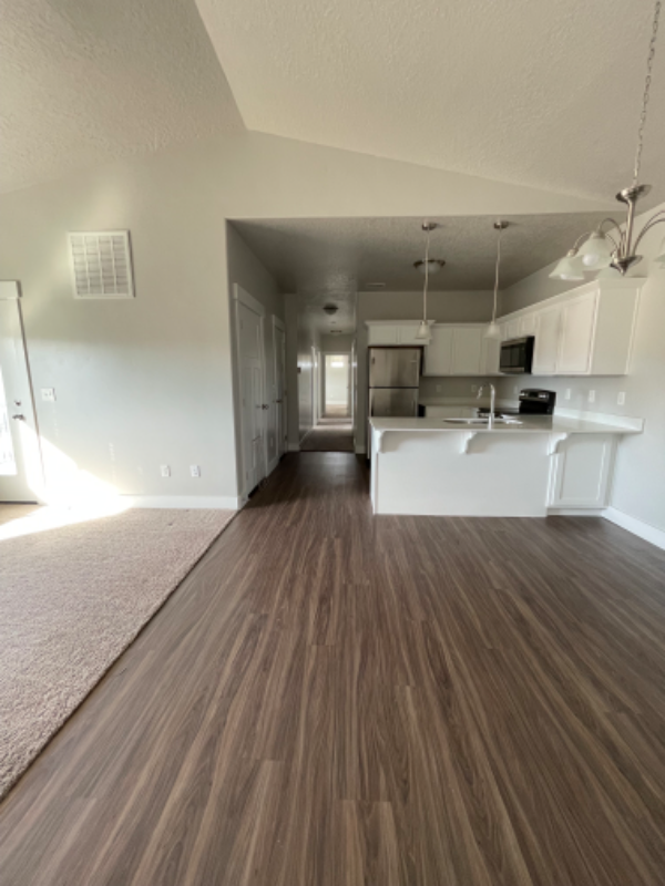Vineyard Condo: 761 N 260 W
