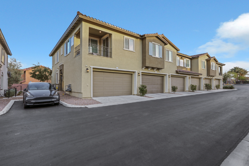 Las vegas Townhome: 20 Barbara Lane