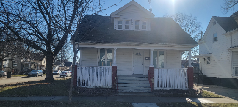Racine House: 907 English St