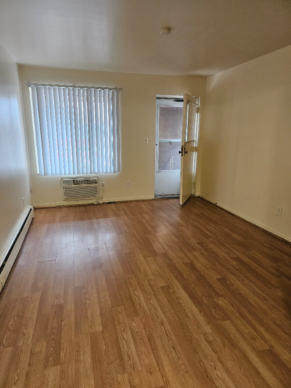Berkley Apartment: 3295 Coolidge Hwy