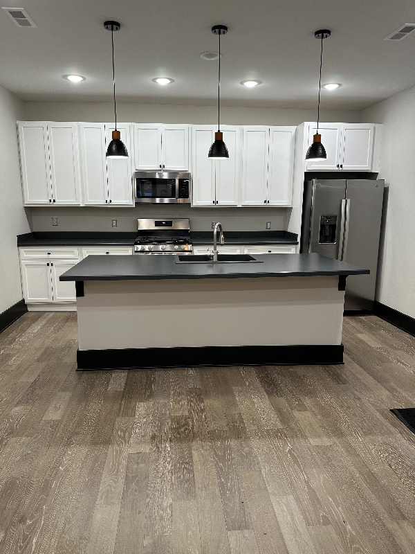 Marseilles Apartment: 430 Main St