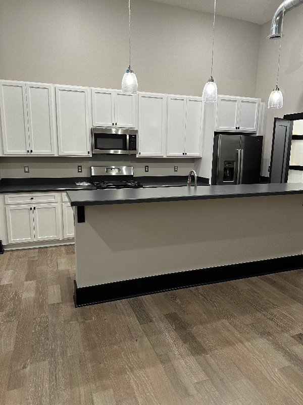 Marseilles Apartment: 430 Main St