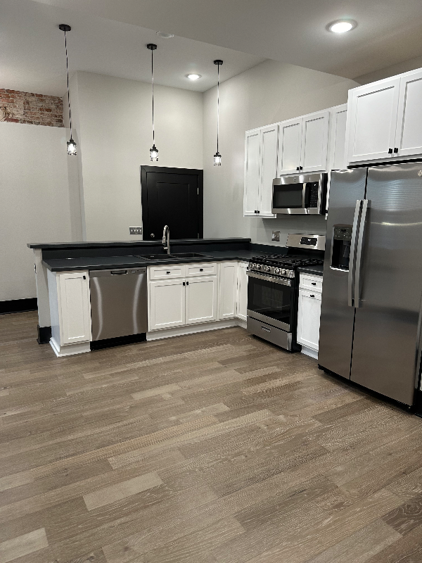 Marseilles Apartment: 430 Main St