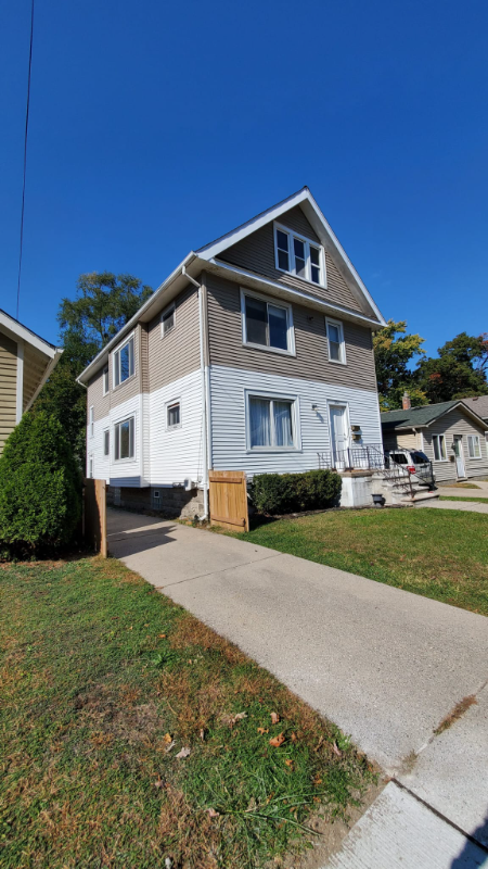 Ferndale Multiplex: 351 Edgewood Pl