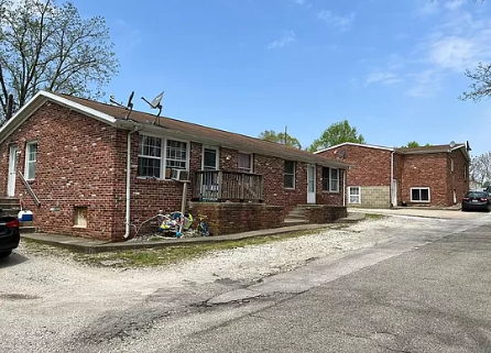 Ladoga Apartment: 345 E Main