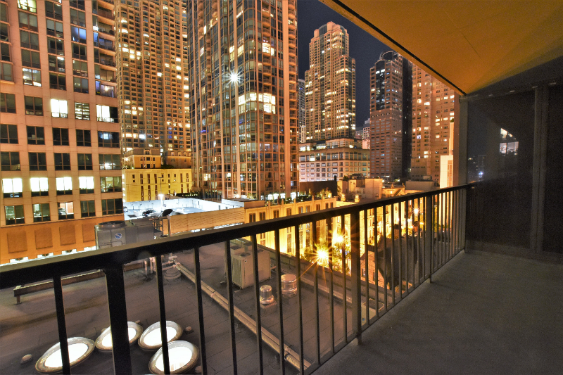 Chicago Condo: 10 E Ontario St