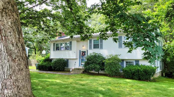 Warwick Single Room: 111 Oak Tree Ave