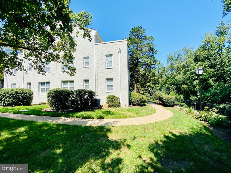 Arlington Apartment: 824 S Arlington Mill Dr #202