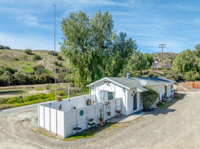Aguanga House: 45491 Sage Rd