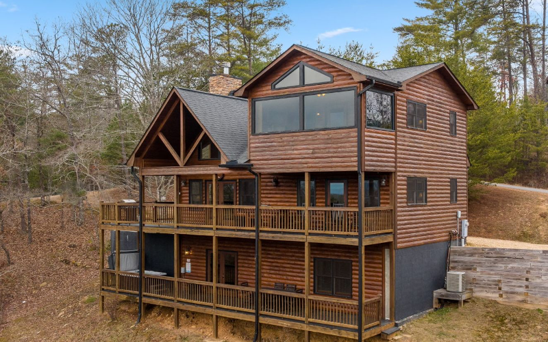Mineral Bluff House: 13 Camden Way