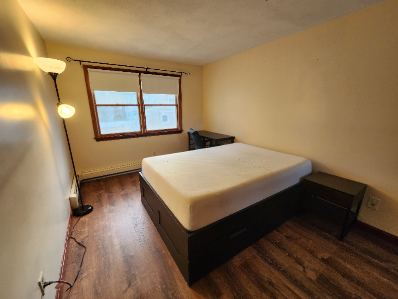 Quincy Single Room: 66 Brook St.