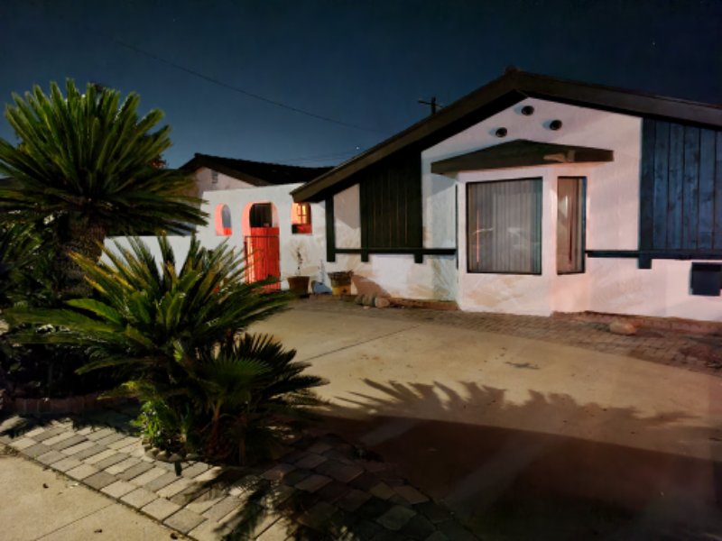Simi Valley House: 1484 Ahart St