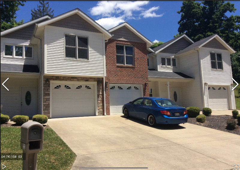 Huntington Townhome: 9 Seneca court
