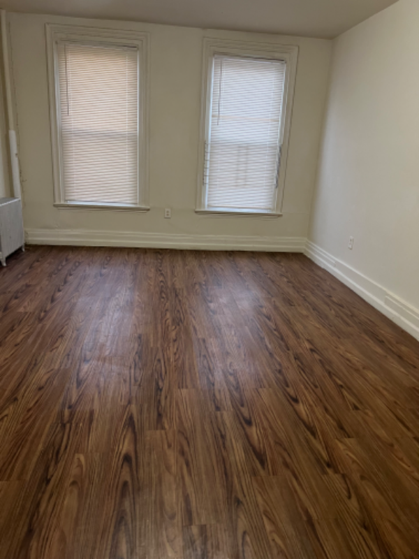 Newark Apartment: 261 New York Ave