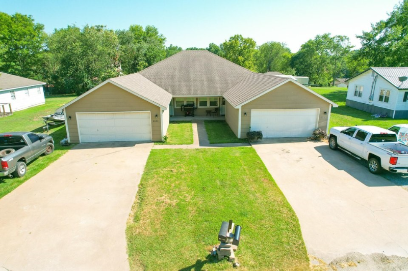 Grove Multiplex: 63161 East 291 Road
