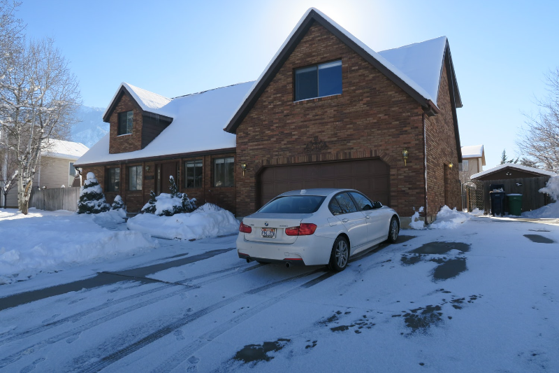Sandy House: 2186 Karalee Way