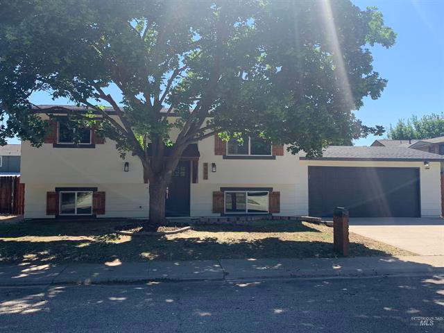 Boise House: 4590 N Jennifer St