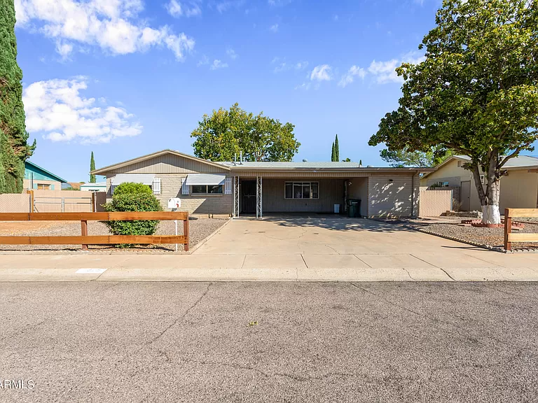 Sierra Vista House: 579 Raymond dr.