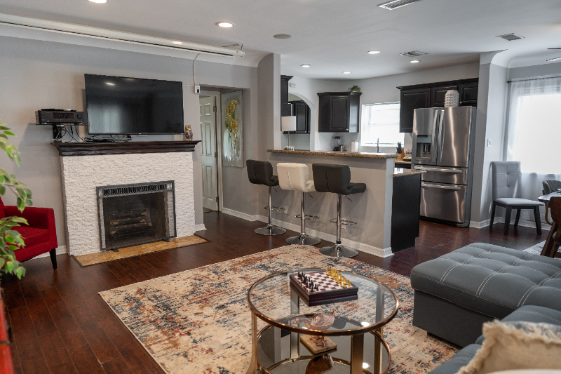 North Hollywood House: 10809 Hartsook St