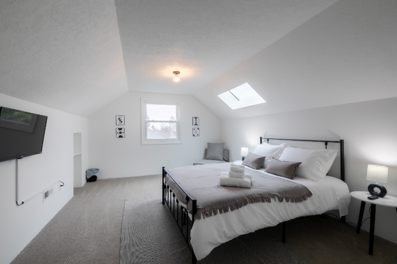 Portland House: 5130 N. Yale St