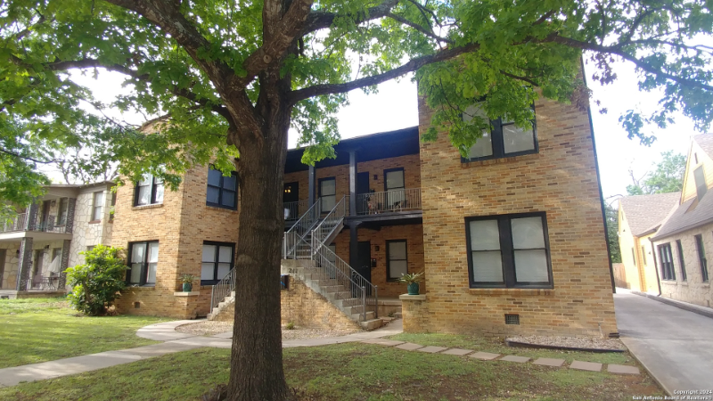 San Antonio Apartment: 209 E Rosewood