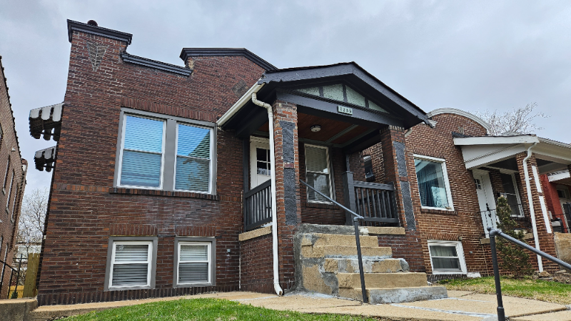 St Louis House: 2239 California Ave