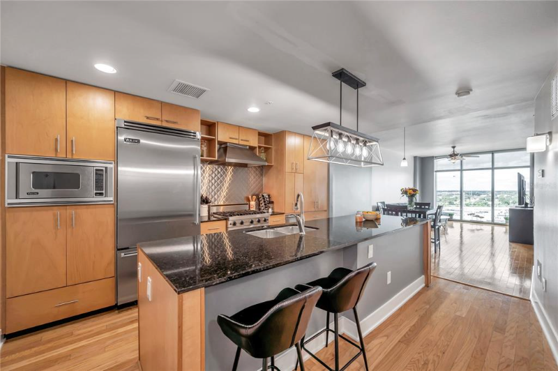 Tampa Condo: 1208 E Kennedy Blvd