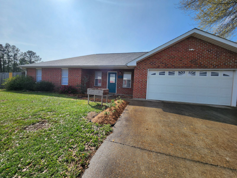 DeRidder House: 1705 Briarwood Street