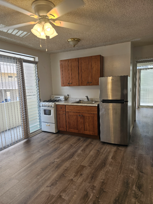 Honolulu Apartment: 1439 Kewalo Street, #211