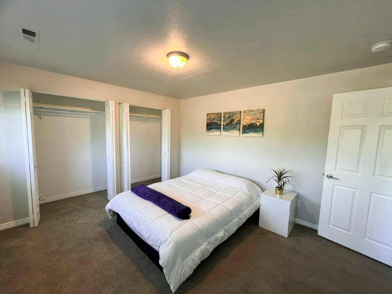 MILLCREEK House: 546 E DELNO DR