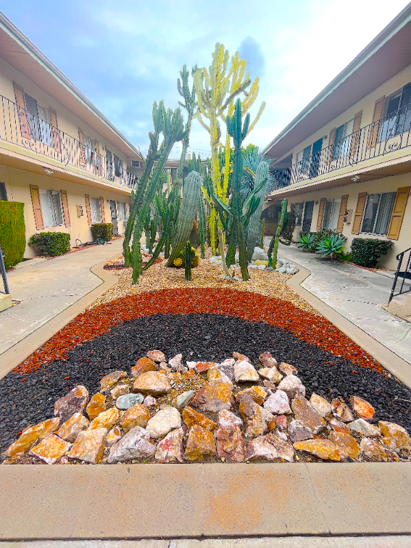 Pasadena Apartment: 850 S Rosemead Blvd