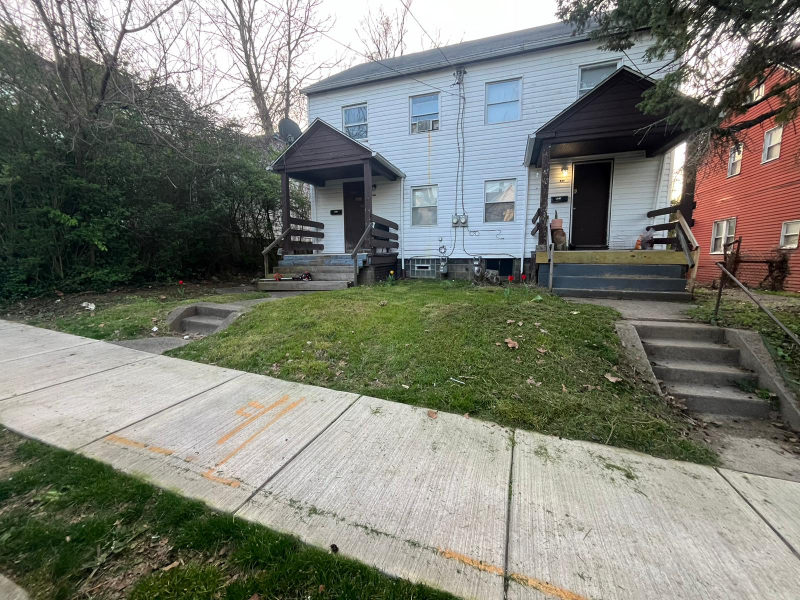 Clairton Multiplex: 421-423 Caldwell St, Clairton, PA 15025